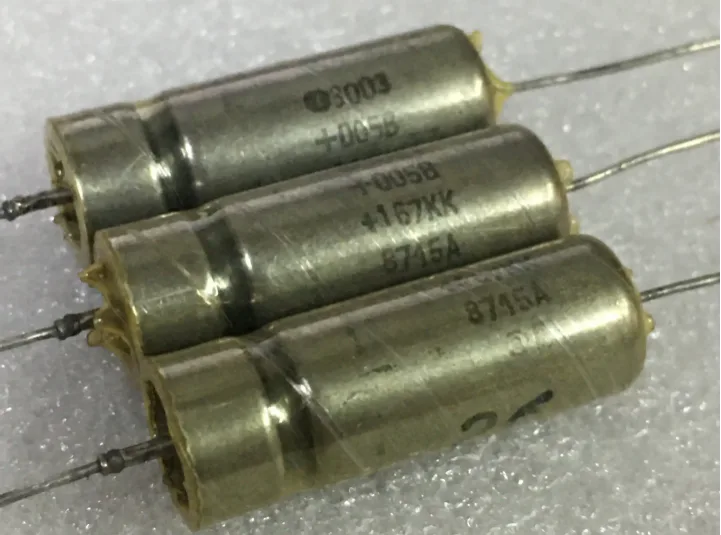 Close-up of a surface-mount tantalum capacitor chip on a circuit board.
